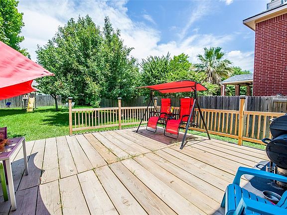 3rd image of 2708 Scarborough Dr
