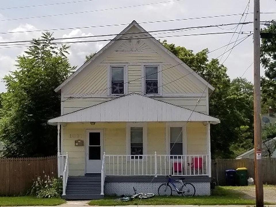 1011 Shawano Ave