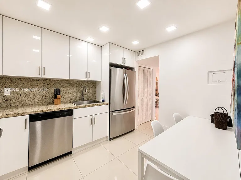 9500 W Bay Harbor Dr #2G — Photo 9