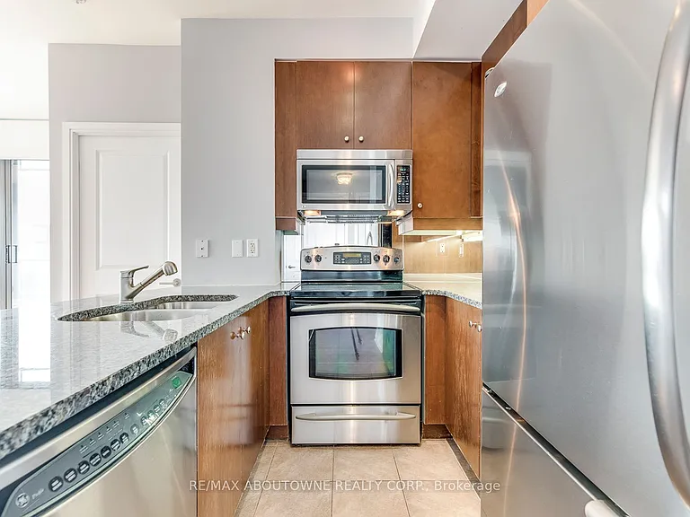 18 Yorkville Ave #3204 — Photo 15