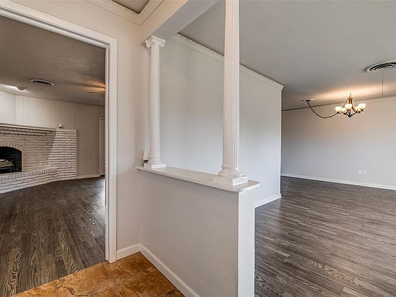 5th image of 300 Sheffield Dr