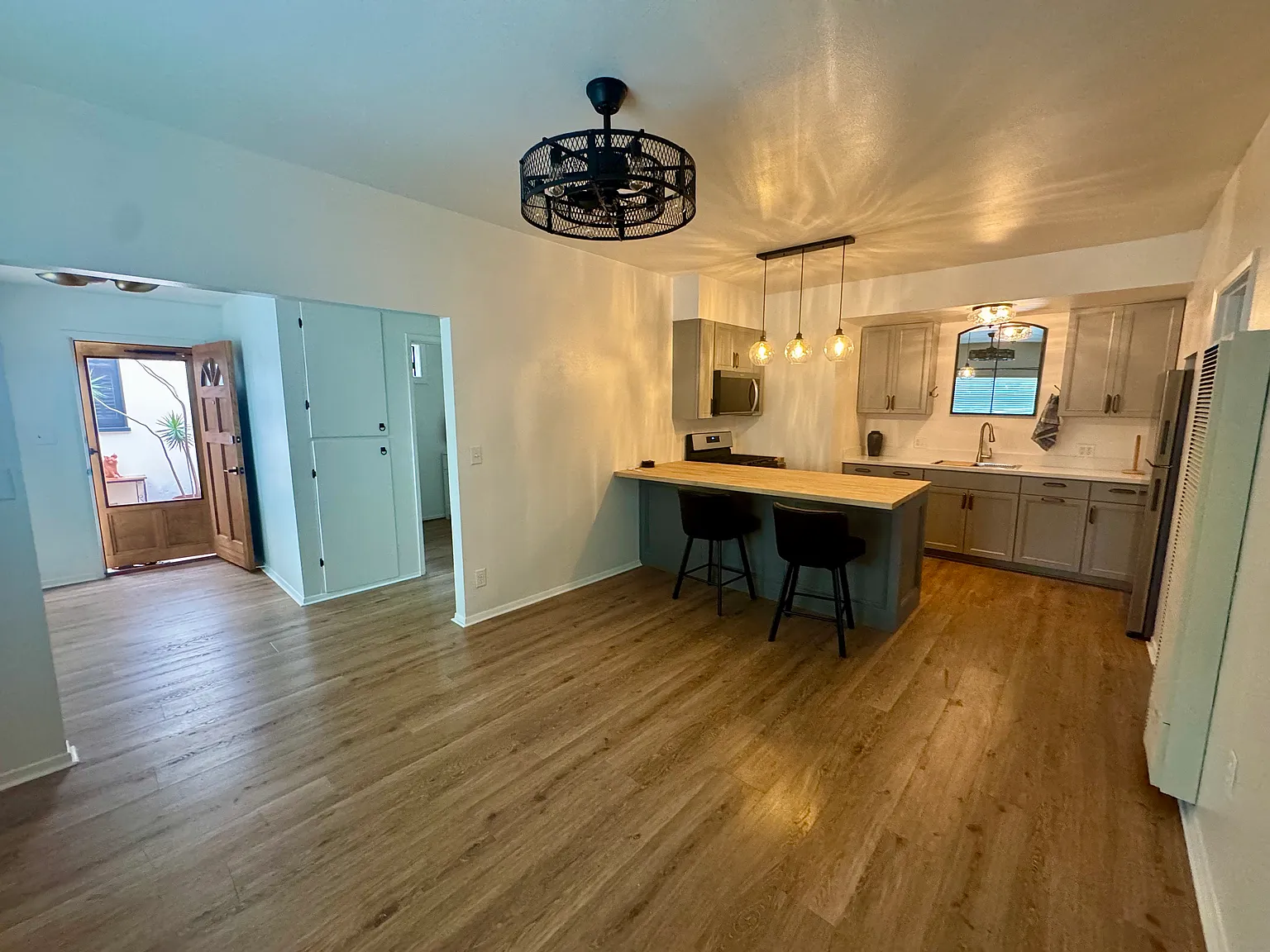 1 bed, 558 sqft, $2,400 — Photo 3