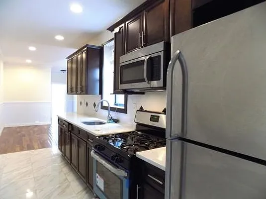 Rented by P Management | media 51