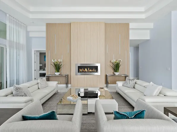 8988 Lakes Boulevard, West Palm Beach, FL 33412