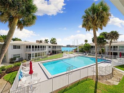 380 Harbour DR #380, Naples, FL, 34103