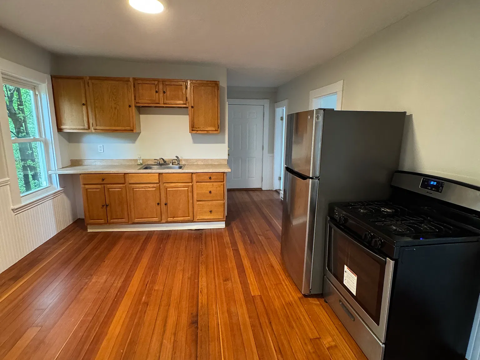 3 bed, 1080 sqft, $2,800 — Photo 2