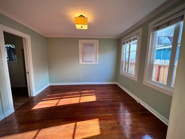 Living Room (can be adapted as bedroom)