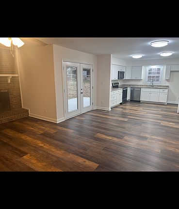 3rd image of 251 Cameron Rd