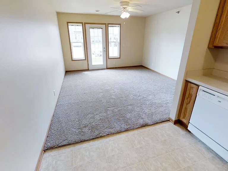 1409 Walton Dr — Photo 3