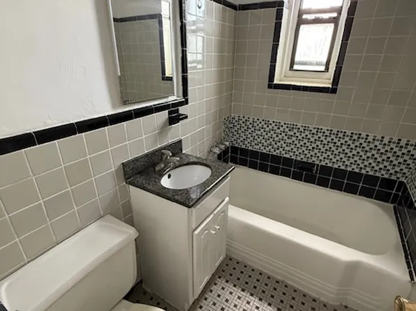 2821 Kings Highway image 6 of 18