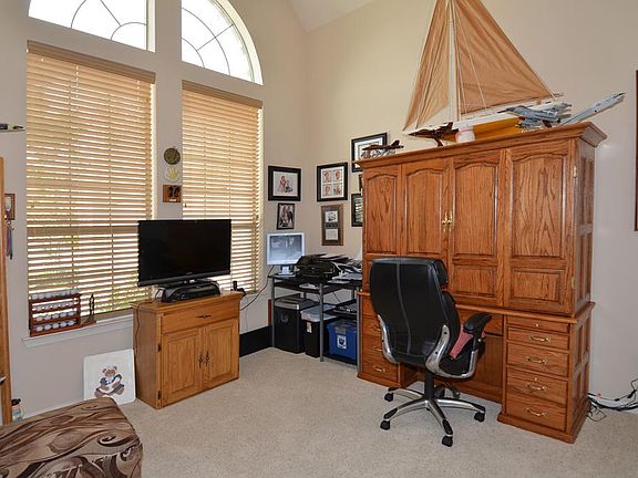 The large study is perfect for that work from home professional or it can be used as a bedroom as it has a closet. The wonderful natural light shines in on this 11x13 room.