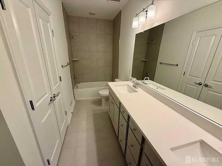 400 Willow Ave #405 — Photo 9