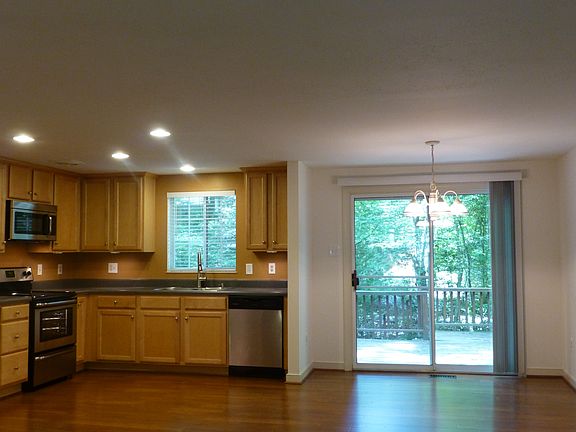 Eat-in area leads to deck