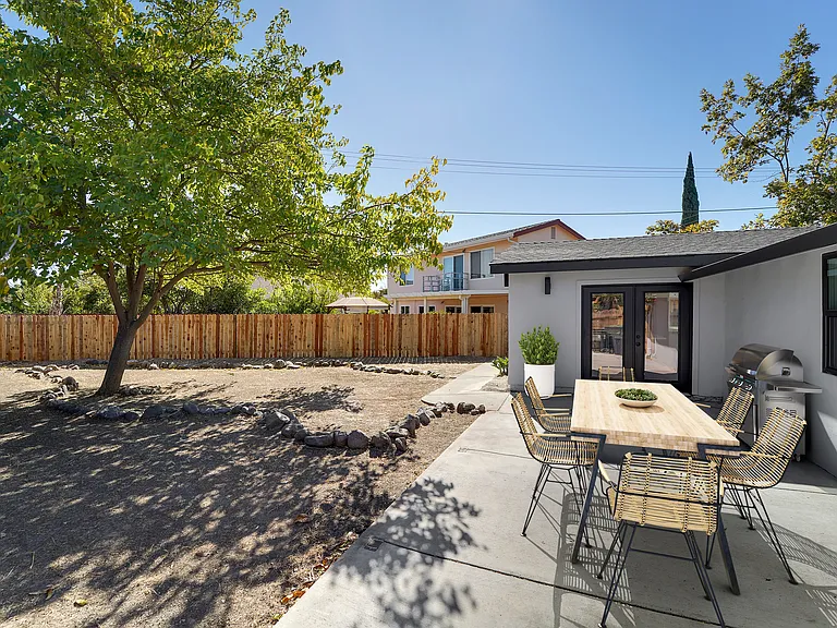 1502 Coolidge St — Photo 9