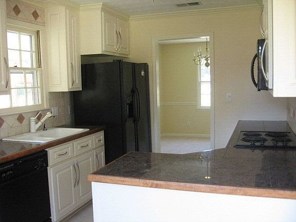 3rd image of 409 Brentwood Dr