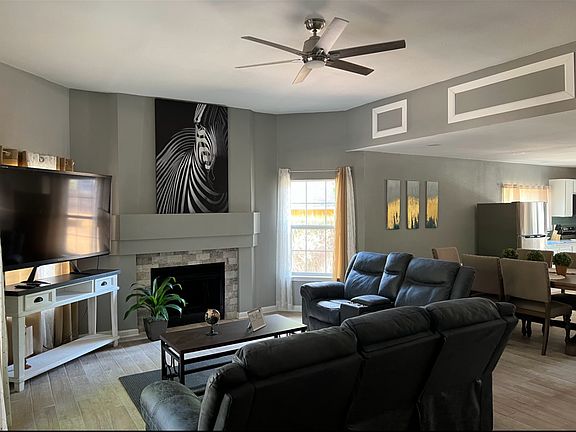3rd image of 719 Cypressgreen Dr