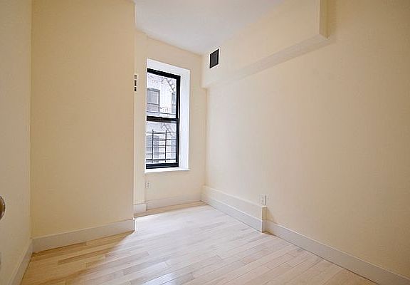 4th image of 66 Saint Nicholas Pl #32A