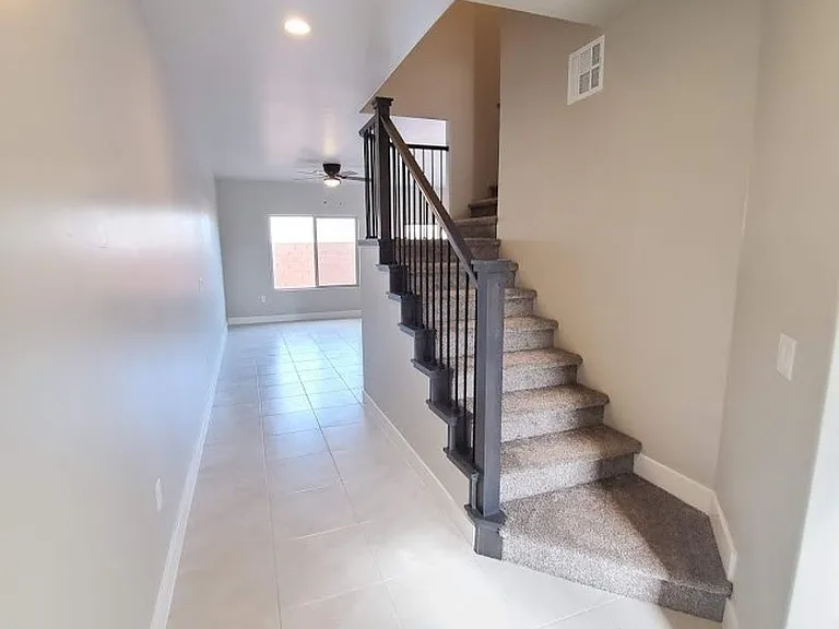 Three Bedroom Red Mountain Vista Town Home — Photo 6