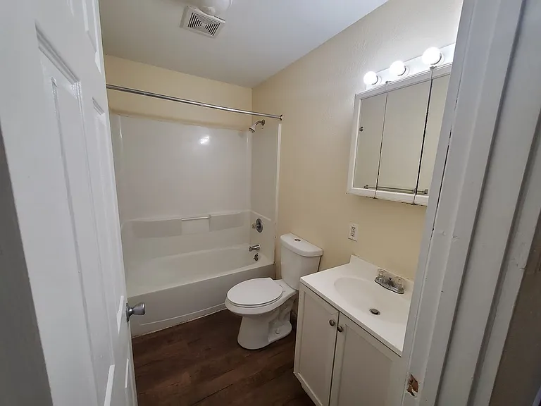 Abbott Acres Apartments — Photo 29