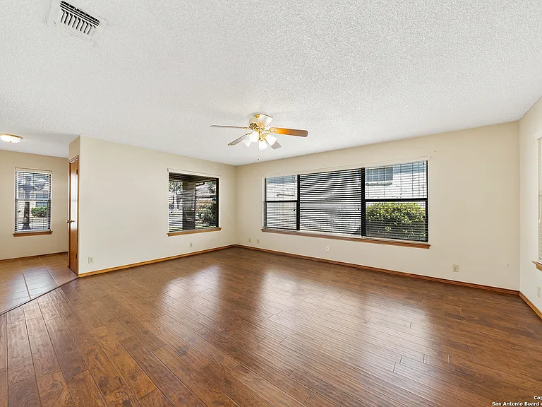 1504 Circle Oak Dr — Photo 17