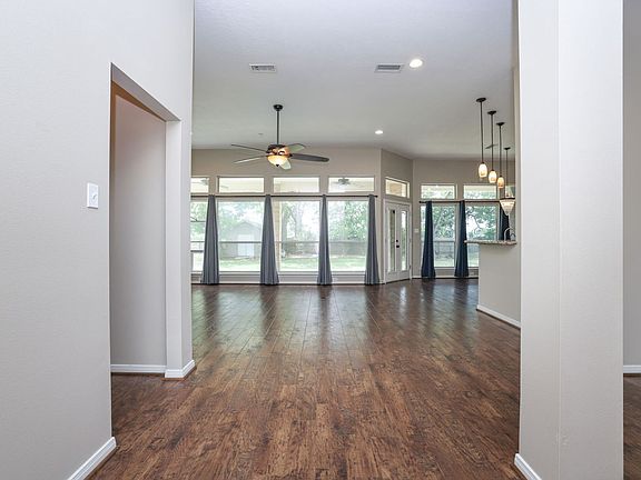 5th image of 105 Lawrence Marshall Dr