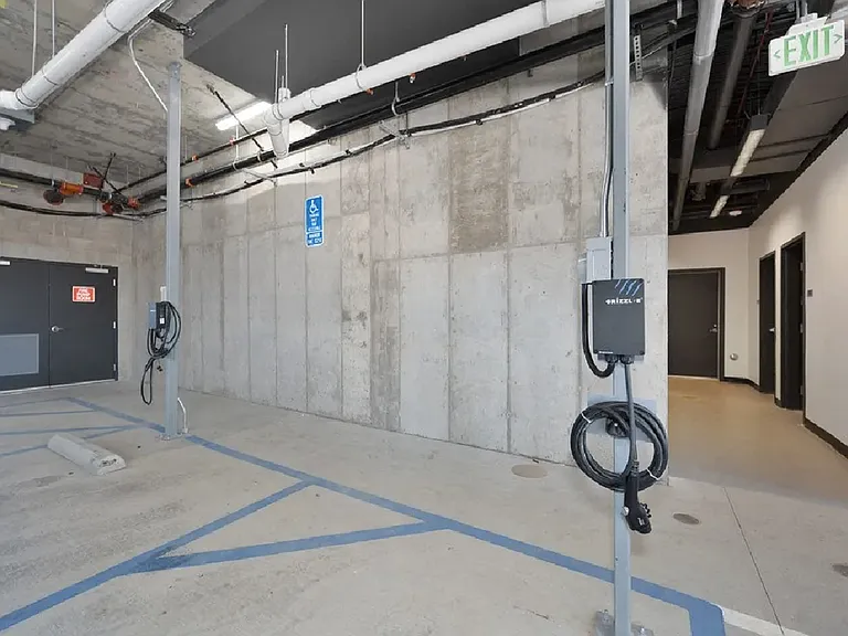 4 WEEKS FREE ON A 13 MONTH LEASE — Photo 14