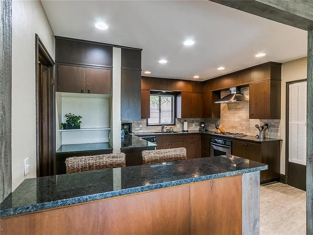 2 bed, 2.5 bath, 2000 sqft, $3,000 — Photo 4