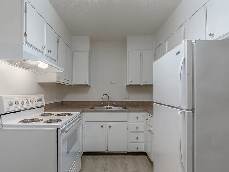 Riviera Apartments — Photo 10
