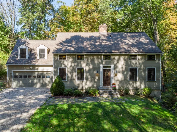 5 Cedar Circle, Newtown, CT 06470