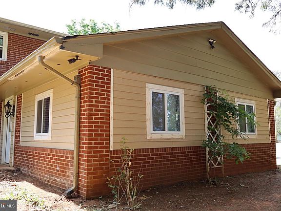 5th image of 328 Jamestown Rd