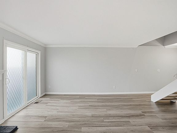 4th image of 251 Shoreline Dr