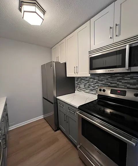 2740 N Pine Grove Ave #9 — Photo 12