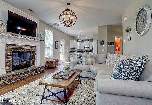 5th image of 7620 Huron Dr