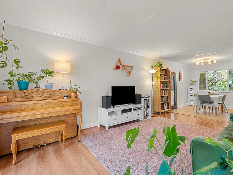 1025 SW Bertha Blvd #3 — Photo 7