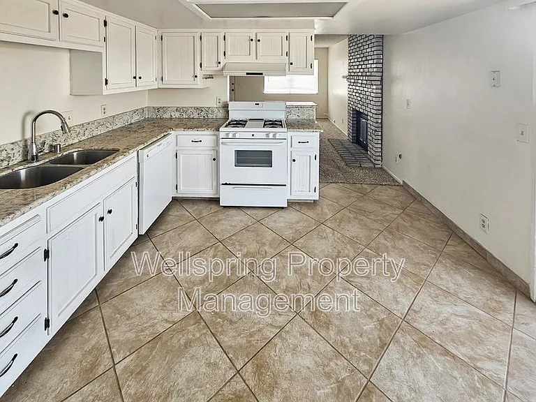 940 W Graaf Approved Application Do Not Apply #C — Photo 5