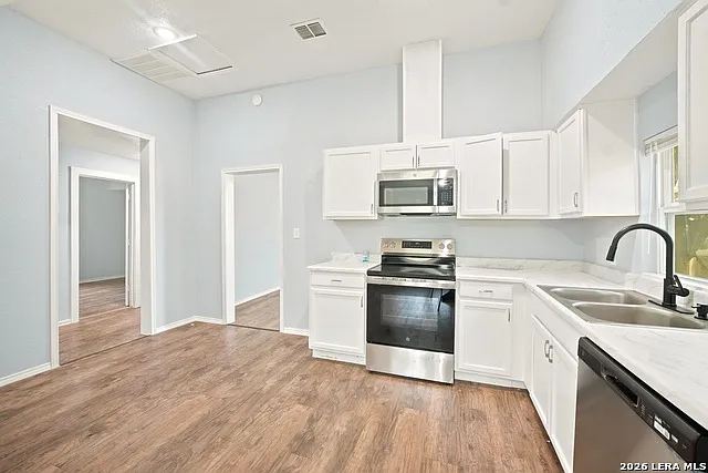 3 bed, 2.0 bath, 1368 sqft, $1,550 — Photo 2