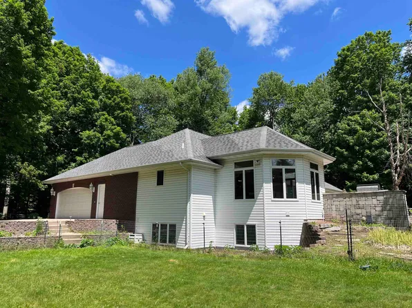 E9465 Landscape Ln, Fremont, WI 54940