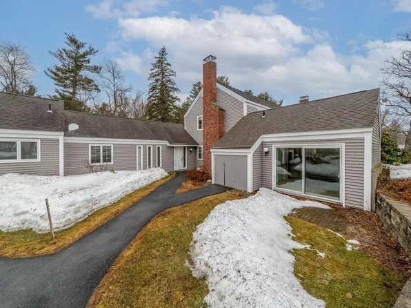 21 Hilltop Place, New London, NH 03257