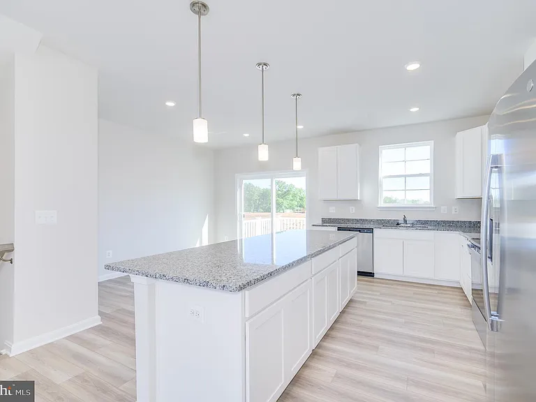 450 Seeback Dr — Photo 13