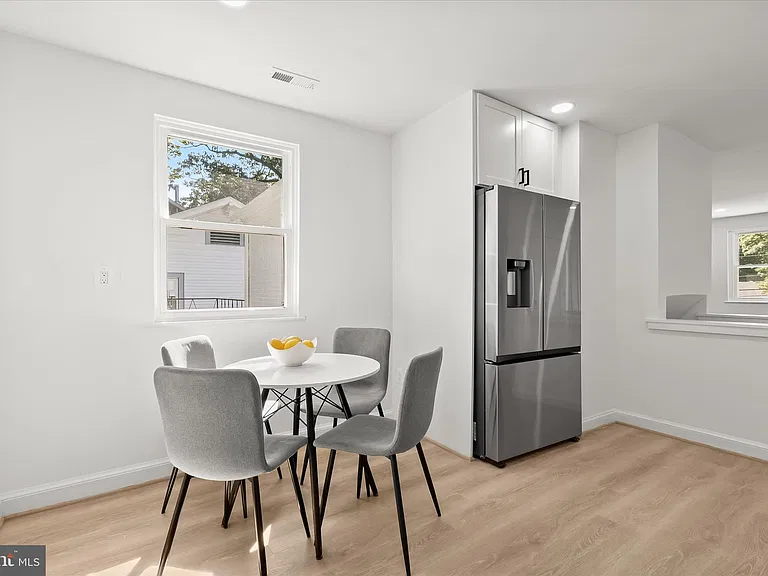 402 Elm Ave — Photo 8