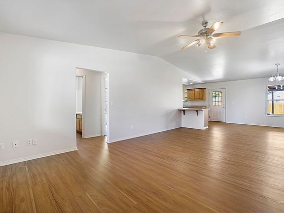 5th image of 104 Jasper Dr