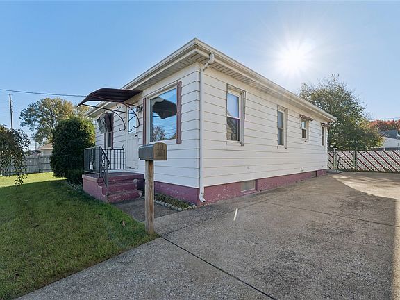 3rd image of 1619 W 21st St