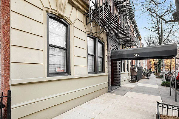 Rented by Compass | media 32