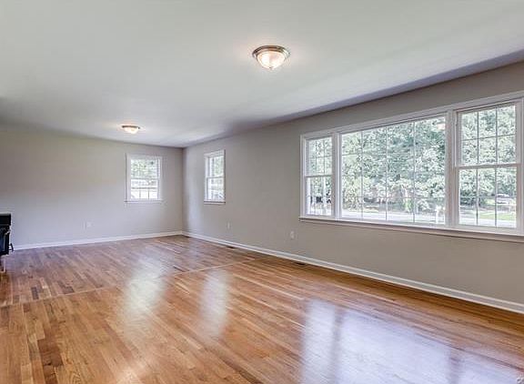 3rd image of 5617 Beechnut Ave