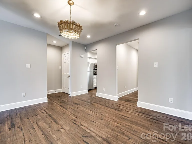 2220 Roswell Ave — Photo 6