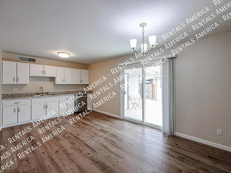 13861 N 48th Ave — Photo 9