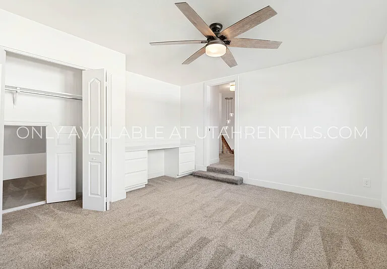 960 N Eastview Dr — Photo 15