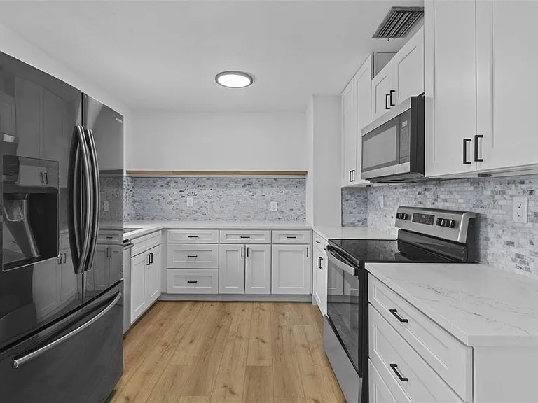 6206 S Foster Ave — Photo 6