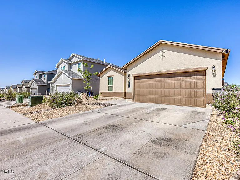 2245 Small Mountain Pl — Photo 16