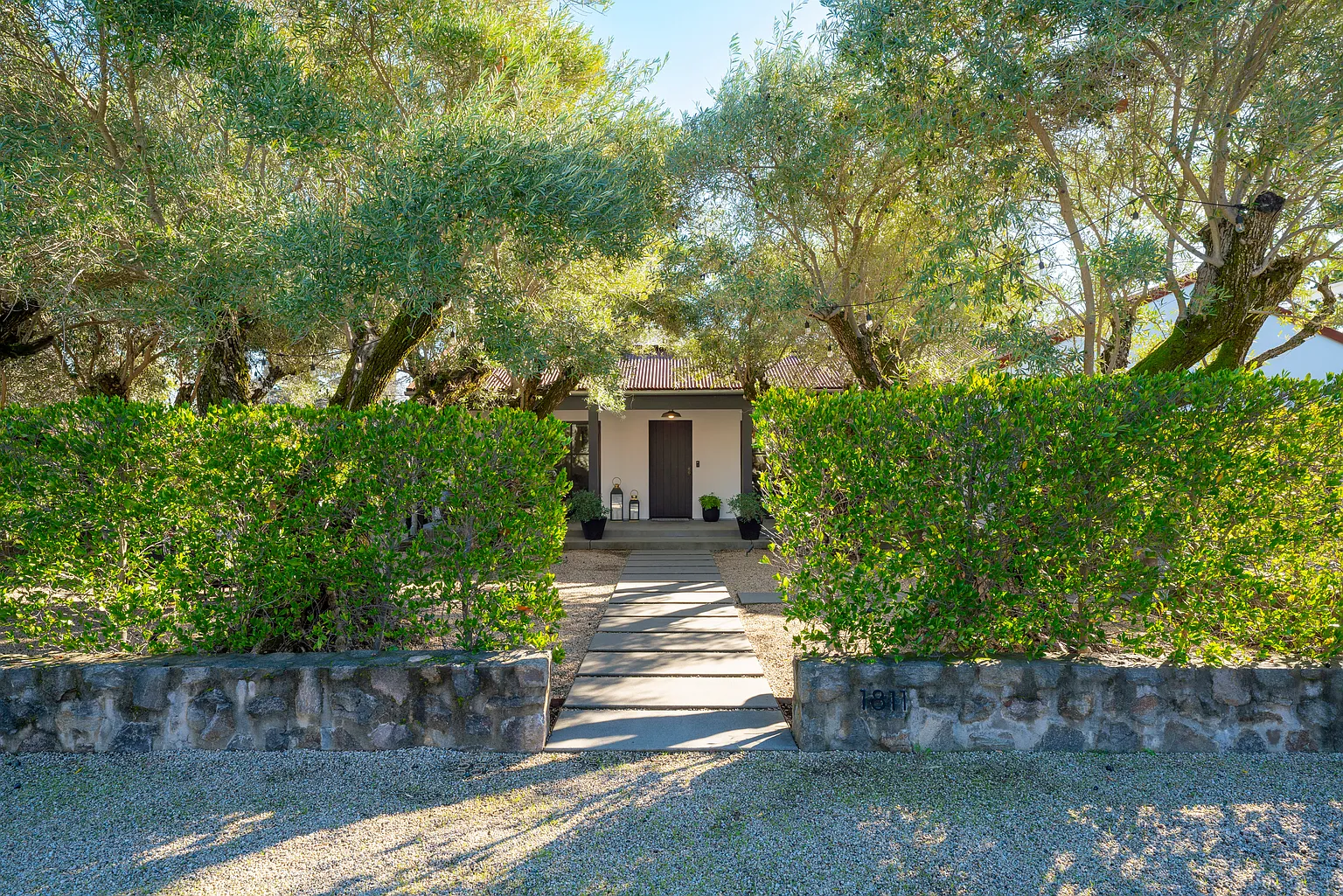 1811 Hillview Pl photo 1
